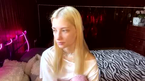 Snapshot of janicesivertsen chatting on August 2026 08:13:01 AM Elsa online show from August 2026 08:13:01 AM