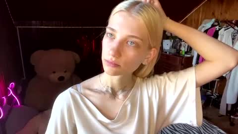 Snapshot of janicesivertsen chatting on August 2026 09:04:01 AM Elsa online show from August 2026 09:04:01 AM