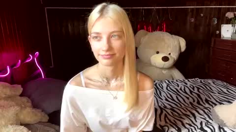 Snapshot of janicesivertsen chatting on August 2026 08:28:01 AM Elsa online show from August 2026 08:28:01 AM