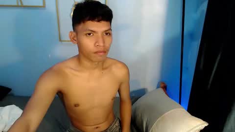 janlloyd04 online show from April 2026 12:42:01 PM