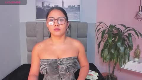 Snapshot of janna_lopezz chatting on November 2025 10:59:01 AM Janna online show from November 2025 10:59:01 AM