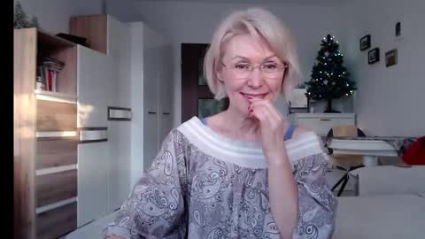 Snapshot of jasmin18v chatting on December 2024 01:54:02 PM Jasmin room for people 40 online show from December 2024 01:54:02 PM