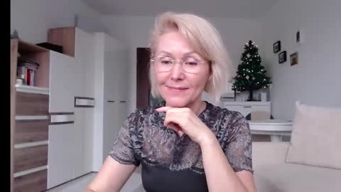 Snapshot of jasmin18v chatting on January 2025 01:05:02 PM Jasmin room for people 40 online show from January 2025 01:05:02 PM