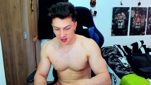 Javier online show from December 2024 08:54:02 PM