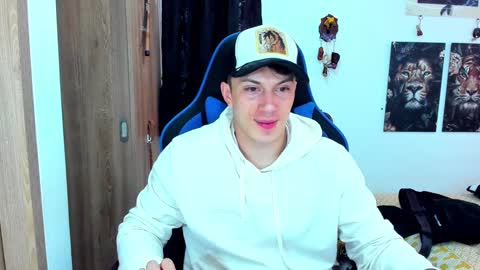 Javier online show from December 2024 05:33:01 PM