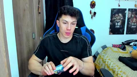 Javier online show from December 2024 04:04:01 PM