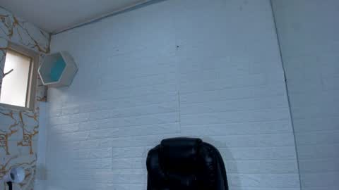 Jazlin  online show from March 2026 01:27:02 PM