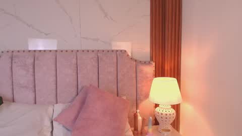 Jazmin online show from December 2025 08:25:01 PM