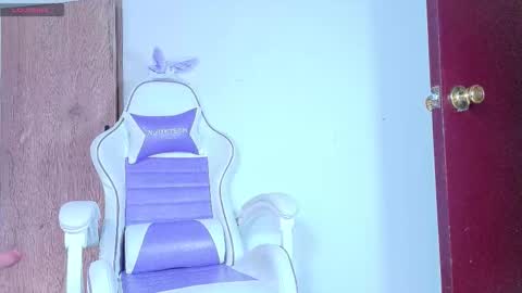 jazmin  online show from October 2025 06:49:02 PM