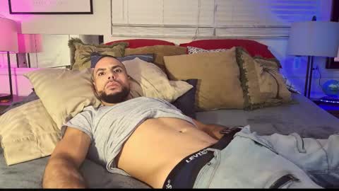 JcMax305 online show from November 2025 11:32:02 PM