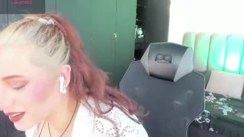 Snapshot of jeannewilliams_ chatting on July 2026 01:03:01 PM Jeanne Williams online show from July 2026 01:03:01 PM