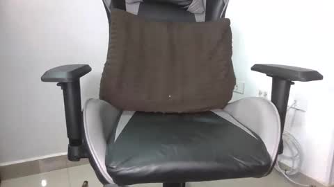 jeison_adam97 online show from November 2025 05:12:01 PM