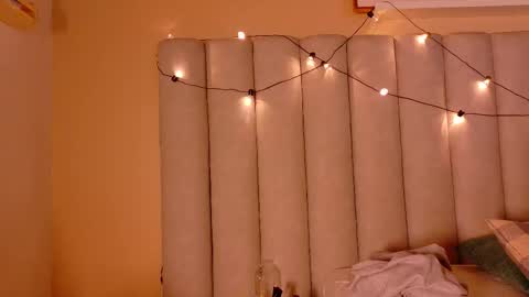 Jena  online show from December 2025 08:04:02 PM