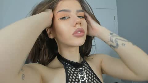 Snapshot of jenie_fire chatting on January 2025 07:27:01 PM Dolly online show from January 2025 07:27:01 PM