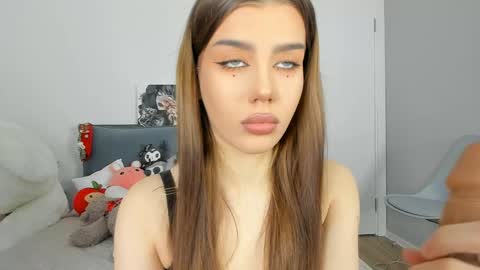 Snapshot of jenie_fire chatting on February 2025 12:28:01 PM Dolly online show from February 2025 12:28:01 PM