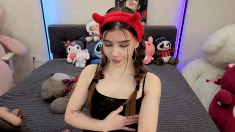 Snapshot of jenie_fire chatting on November 2025 01:22:02 PM Dolly online show from November 2025 01:22:02 PM