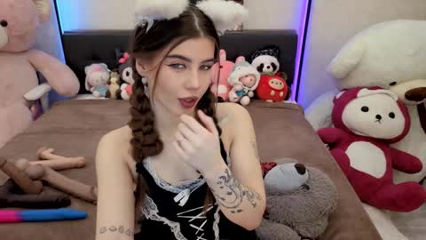 Snapshot of jenie_fire chatting on November 2025 01:22:01 PM Dolly online show from November 2025 01:22:01 PM