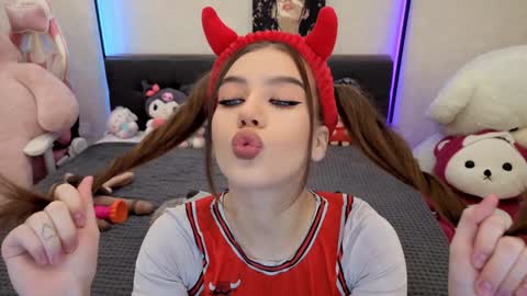 Snapshot of jenie_fire chatting on November 2025 01:34:01 PM Dolly online show from November 2025 01:34:01 PM