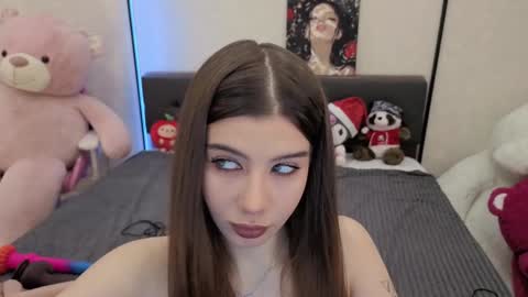 Snapshot of jenie_fire chatting on December 2025 01:39:01 PM Dolly online show from December 2025 01:39:01 PM