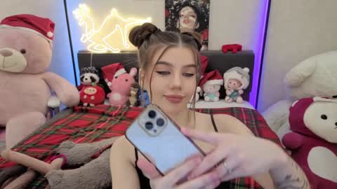 Snapshot of jenie_fire chatting on December 2025 01:28:01 PM Dolly online show from December 2025 01:28:01 PM