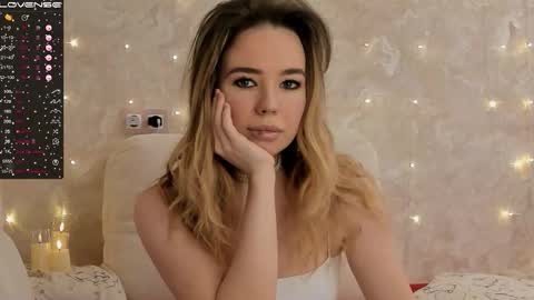 EvaSileZ online show from December 2025 09:38:01 AM