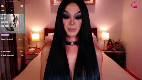 Snapshot of jenifers_body chatting on January 2025 11:14:02 PM Queen Jenifer online show from January 2025 11:14:02 PM
