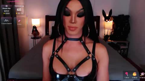 Snapshot of jenifers_body chatting on October 2025 06:54:02 PM Queen Jenifer online show from October 2025 06:54:02 PM