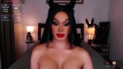 Snapshot of jenifers_body chatting on November 2025 06:43:02 PM Queen Jenifer online show from November 2025 06:43:02 PM