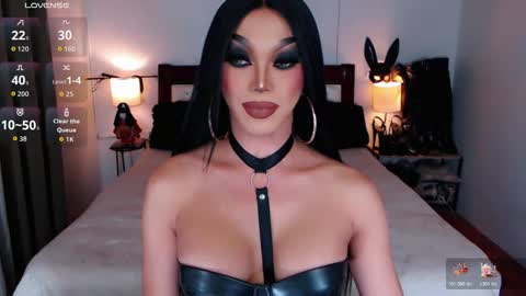 Snapshot of jenifers_body chatting on December 2025 04:06:02 AM Queen Jenifer online show from December 2025 04:06:02 AM