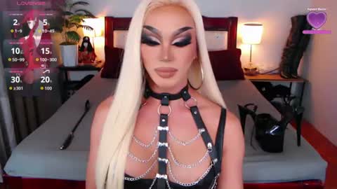 Snapshot of jenifers_body chatting on July 2026 02:49:01 AM Queen Jenifer online show from July 2026 02:49:01 AM