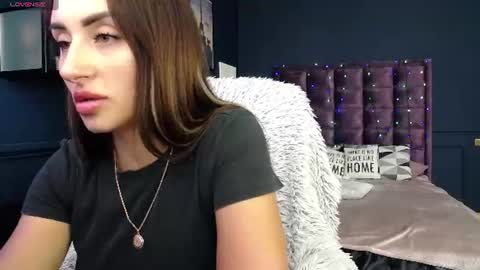 Snapshot of jeniferstone chatting on August 2026 08:24:02 AM Kira online show from August 2026 08:24:02 AM