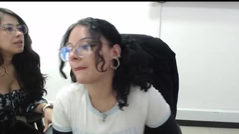 jenn online show from September 2025 04:40:01 PM