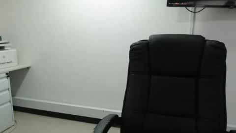 jenn online show from September 2025 09:27:02 PM