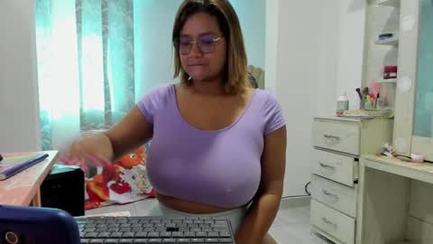 Snapshot of jenn_hot1 chatting on December 2024 03:44:01 PM jenn online show from December 2024 03:44:01 PM