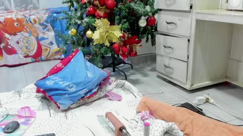 Snapshot of jenn_hot1 chatting on December 2024 06:04:02 PM jenn online show from December 2024 06:04:02 PM