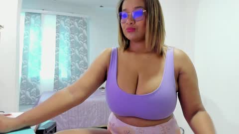 Snapshot of jenn_hot1 chatting on January 2025 02:39:01 PM jenn online show from January 2025 02:39:01 PM