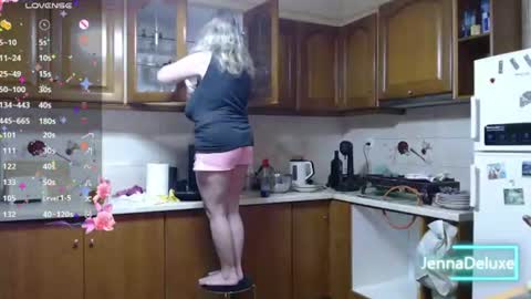 Snapshot of jennadeluxe chatting on June 2026 07:17:01 AM Jenna online show from June 2026 07:17:01 AM