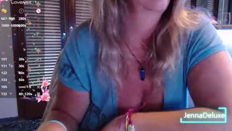 Snapshot of jennadeluxe chatting on July 2026 04:07:02 AM Jenna online show from July 2026 04:07:02 AM