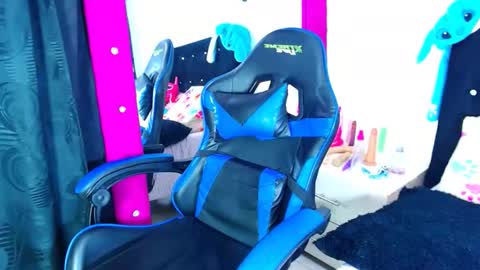 jenn online show from February 2026 03:36:02 AM