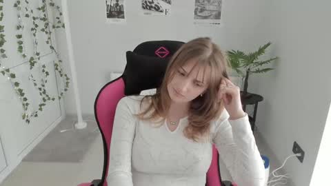 Snapshot of jenniestar chatting on April 2026 01:46:01 PM Karla online show from April 2026 01:46:01 PM