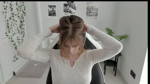 Snapshot of jenniestar chatting on May 2026 12:47:02 PM Karla online show from May 2026 12:47:02 PM