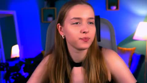 Jennifer online show from October 2025 01:46:02 PM