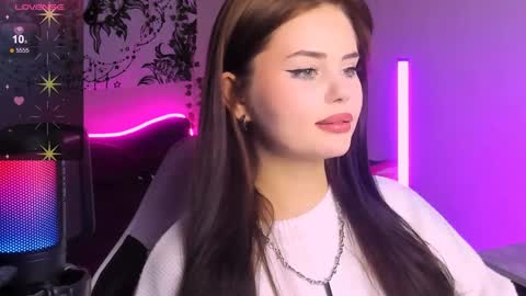 Jenni online show from December 2024 05:00:01 PM