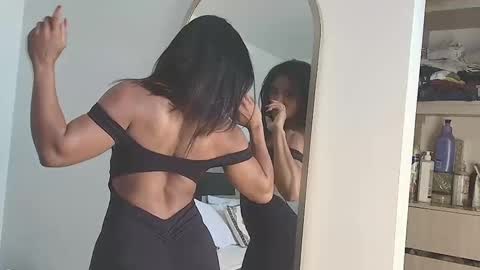 Jenn online show from November 2025 06:45:01 PM