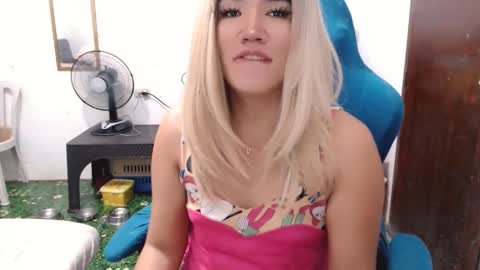 Snapshot of jenny_fromphil chatting on February 2025 06:04:02 PM Jenny online show from February 2025 06:04:02 PM