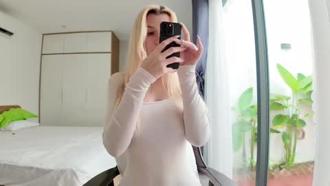 Jen  online show from February 2025 06:32:02 AM