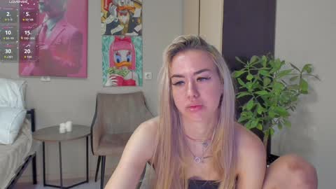 Snapshot of jeremayalove chatting on December 2024 05:15:01 AM Hi hi We are Jessie and Betti online show from December 2024 05:15:01 AM