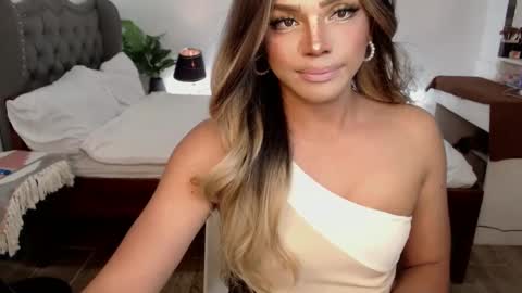 jesie_hot69 online show from January 2025 01:00:02 PM