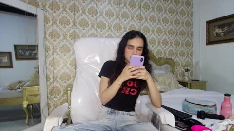 jessb_ online show from November 2025 06:41:01 PM