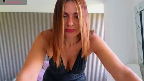 Snapshot of jessey_adams chatting on June 2026 04:22:01 PM bella adams online show from June 2026 04:22:01 PM